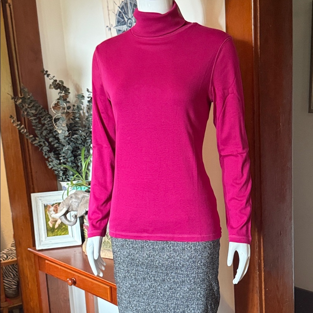 NWT northern reflections size small cotton Fuchsia Turtleneck Long Sleeve Top